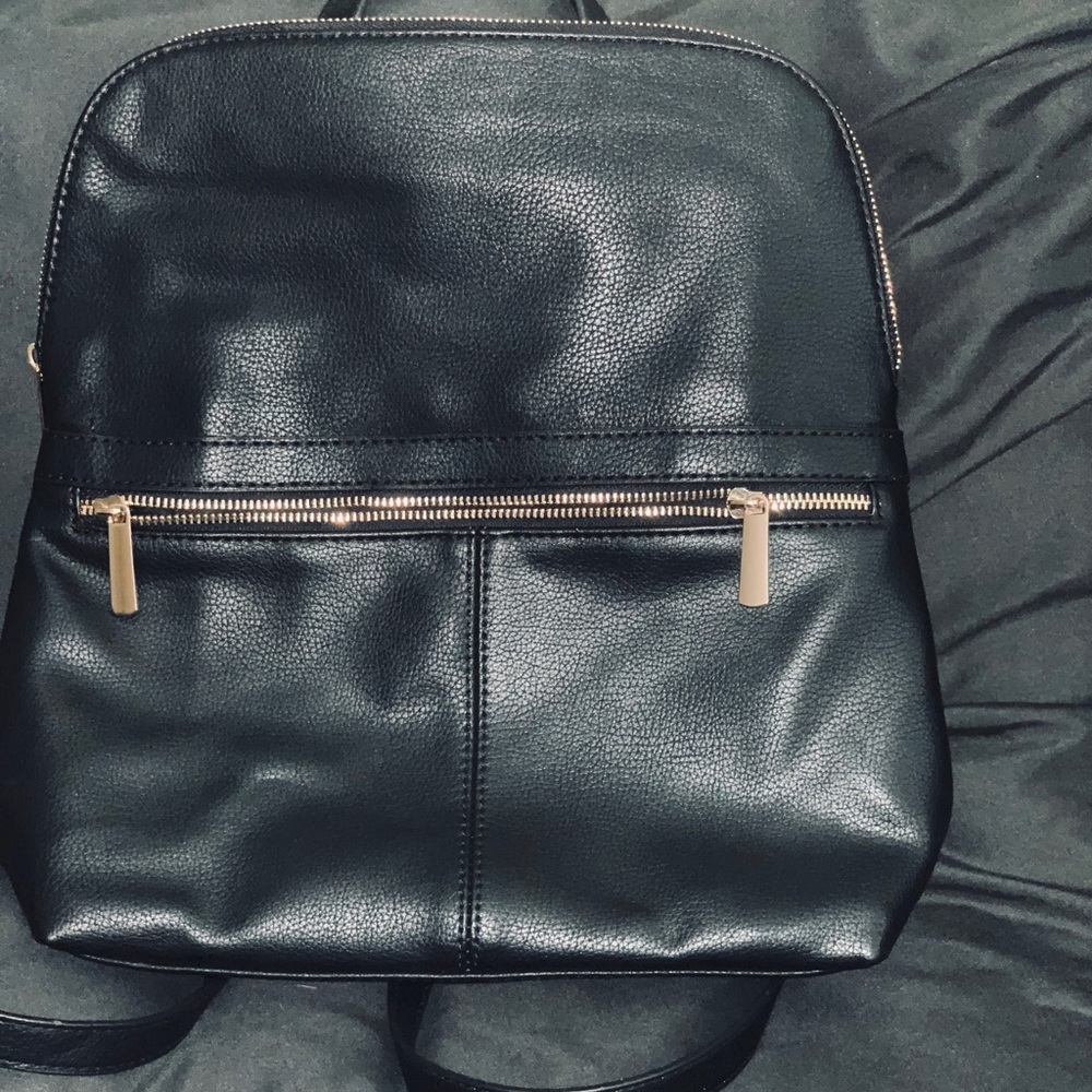 Black medium leather backpack 🖤